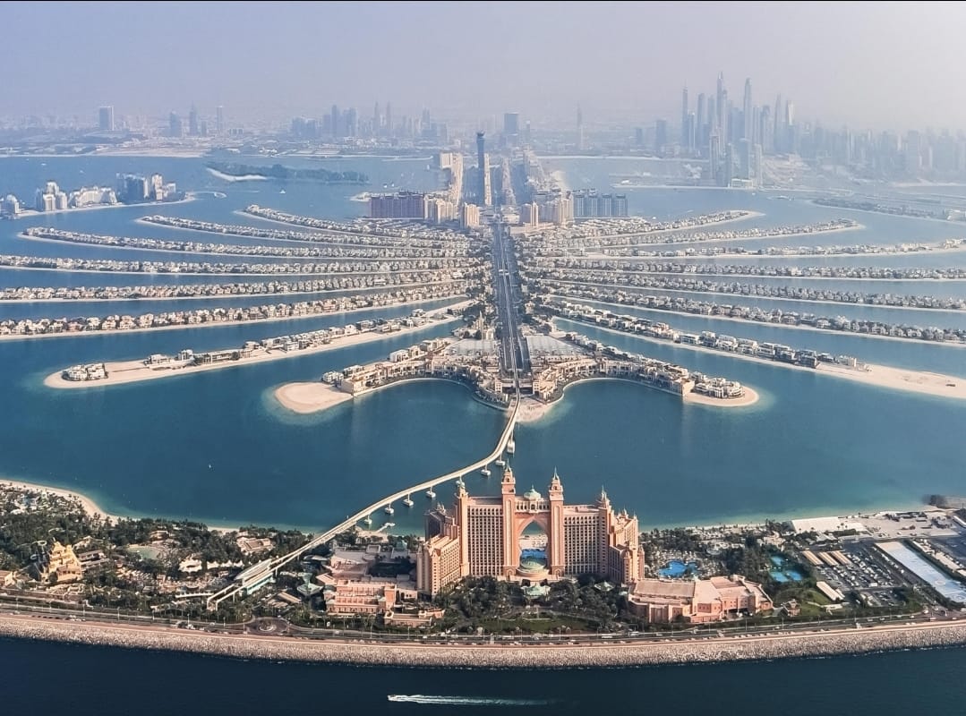 Aerial view of Palm Jumeirah, Atlantis The Palm and the turquoise Arabian Gulf